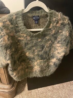 Scoop Fuzzy Two-Tone Crewneck Sweater in Green & Beige